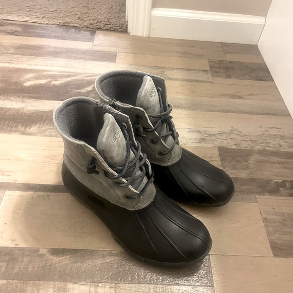 Sperry Saltwater Duck Boots. Gray/Black. Women’s Size 8. New. Waterproof. - Picture 2 of 5